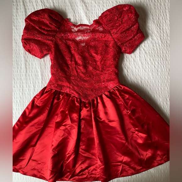 Classic 80’s prom dress. Professionally tailored to fit US Women’s size 6-8. - Picture 1 of 3